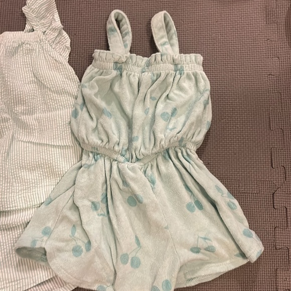 H&M Summer Sets. Size 18 Months. Fits like a 2T. - Picture 2 of 4